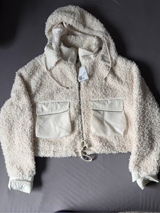 Forever 21 Jackets & Blazers - Forever 21 Cream Sherpa Women’s Hooded Cropped Jacket Size M NWT